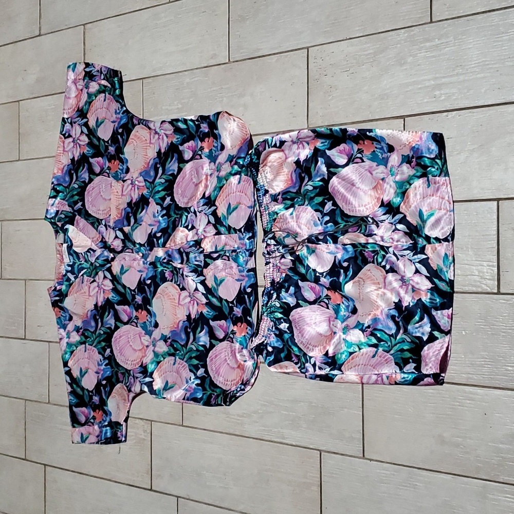 Satin and Beaux Women's L Pajama Short Set with Clam Shell and Floral Design